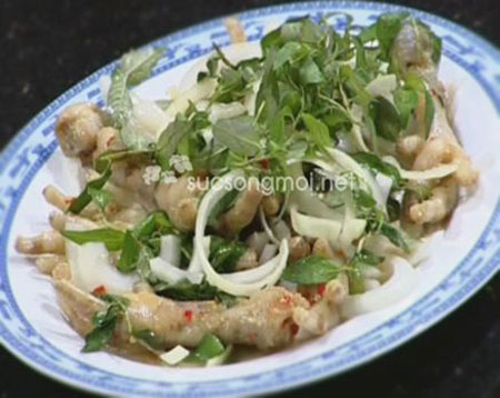 Món ăn: Chân gà trộn dưa kiệu