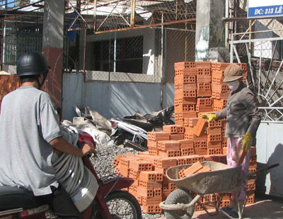 Giá tăng, sức mua giảm mạnh