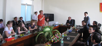 Giao lưu với Trường Cao đẳng Công nghệ Khabarovrk (Liên bang Nga)