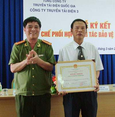 Ký kết quy chế phối hợp bảo vệ lưới điện