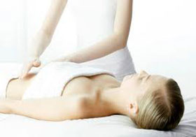 Massage bụng buổi chiều tốt cho đường tiêu hóa