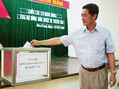 Quyên góp hơn 55,4 triệu đồng giúp đỡ nhân dân Nhật Bản bị thiệt hại do động đất và sóng thần