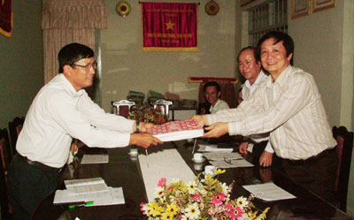 Bàn giao 85 hồ sơ ứng cử viên đại biểu HĐND tỉnh nhiệm kỳ 2011 - 2016 cho Ủy ban Mặt trận Tổ quốc Việt Nam tỉnh