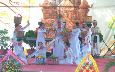 Bài 2: Tìm về bản sắc nghệ thuật múa bóng