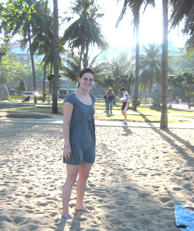 Bãi cát sạch - tiêu chí quan trọng cho một bãi tắm hấp dẫn