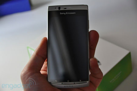 Thiết kế của máy sang trọng và chắc chắn.