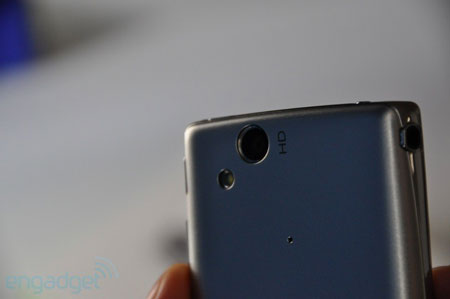 Thiết kế của máy sang trọng và chắc chắn.