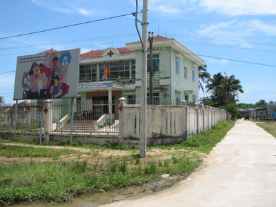 Đường vào trạm y tế khó khăn, cản trở việc cấp cứu