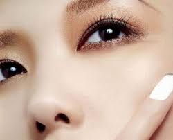 Mách bạn: Loại bỏ quần thâm mắt