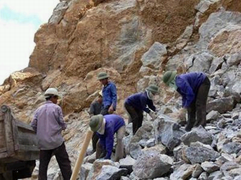 Kiên quyết đình chỉ cơ sở khai thác khoáng sản vi phạm an toàn lao động