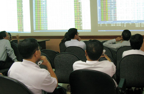 Cổ phiếu mất điểm chiếm đa số trên 2 sàn