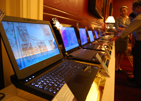 Ngoài laptop, Asus sẽ đem đến cho người tiêu dùng Việt Nam máy tính bảng và điện thoại trong thời gian sắp tới. Ảnh: Hà Mai.