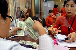 Chênh lệch giữa tỷ giá chính thức với tỷ giá tự do đã được thu hẹp chỉ còn khoảng 10 - 50 VND.