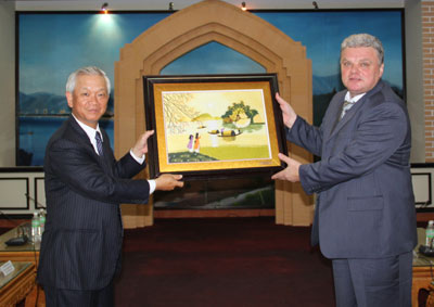 Ông Nguyễn Chiến Thắng - Phó Bí thư Tỉnh ủy, Chủ tịch UBND tỉnh Khánh Hòa tiếp Đoàn Tổng Viện Kiểm sát Ucraina