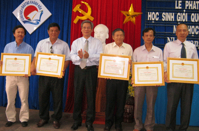 Tuyên dương và phát thưởng cho 249 học sinh giỏi Quốc gia và cấp tỉnh