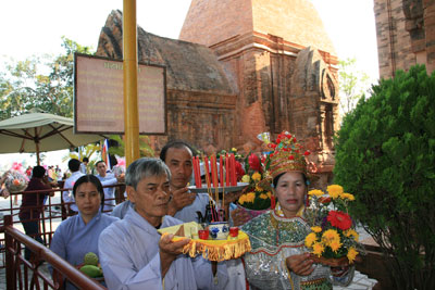 Khai hội Tháp Bà Ponagar 2011