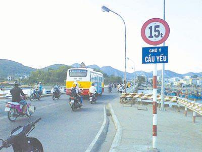 Giải pháp nào cho cầu Xóm Bóng?