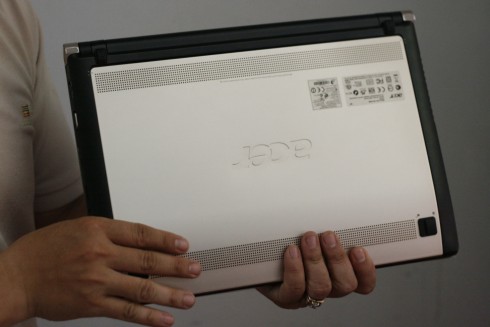 Mặt trước của máy.