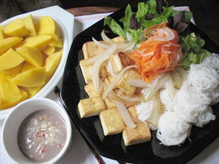 Mách bạn: Để mắm tôm bớt mùi