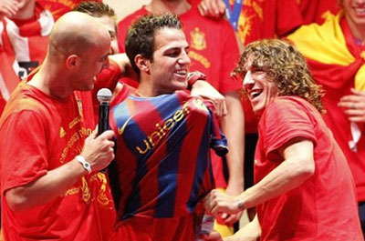 Chiều lòng Fabregas, Arsenal hạ giá xuống 35 triệu bảng