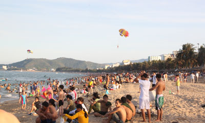 “Cháy” tour biển đảo và taxi