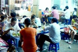 Sau lễ, dịch vụ ăn uống bình dân tăng giá