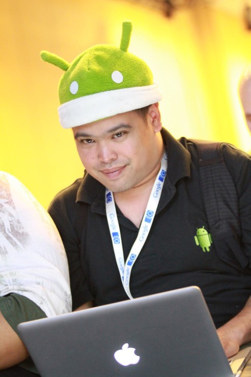 Thử nghiệm máy tính bảng Galaxy Tab 10.1 bằng MacBook.