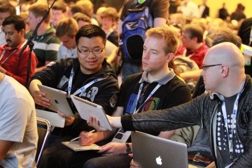 Người đàn ông này được cho là fan của cả Google Android lẫn Apple.