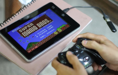 Chơi game với tay cầm không dây trên Pi C002. 