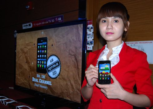 LG Optimus 2X chính thức ra mắt tại TP HCM sáng ngày 16/5. Ảnh: Hà Mai. 