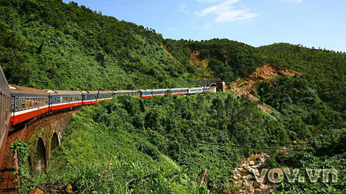 Cung đèo Hải Vân (Ảnh: Hà Thành)