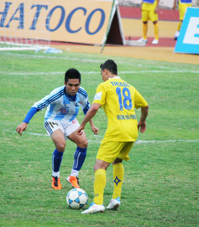 Đội chủ nhà “biếu” 3 điểm cho đội khách