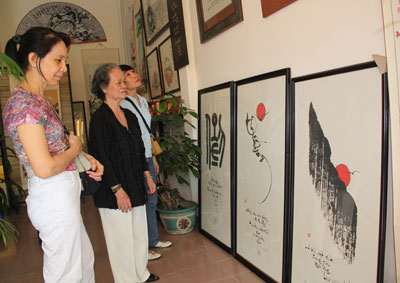 Nhà thư pháp Trần Quốc Ẩn khai trương phòng tranh - thư pháp