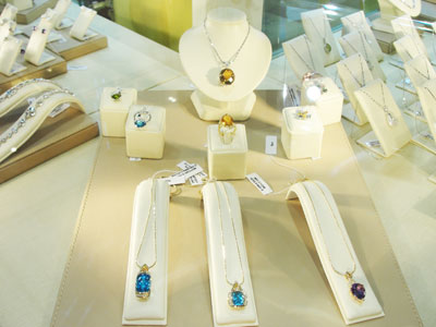 Sang trọng với nữ trang cao cấp