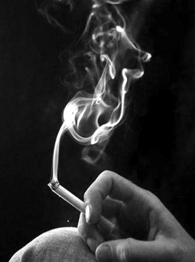 Hút một điếu thuốc lá giảm thọ 5 phút rưỡi