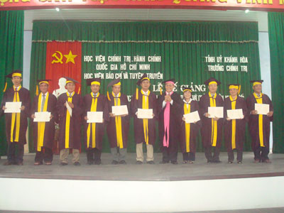 79 học viên nhận bằng cử nhân Xây dựng Đảng và chính quyền Nhà nước