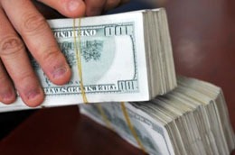 Tiếp tục siết trần lãi suất huy động USD