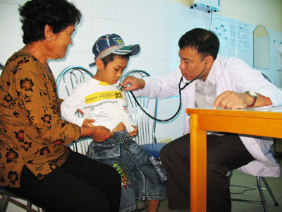 Khám sàng lọc cho khoảng 400 trẻ em bị bệnh tim bẩm sinh