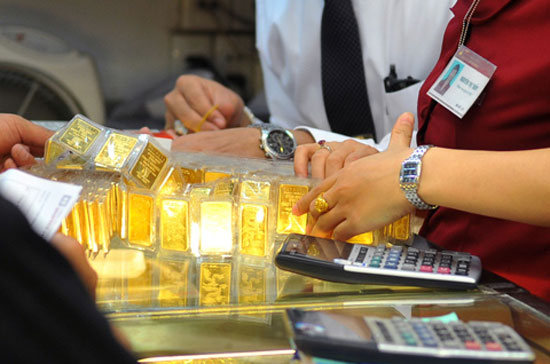 Vàng tái lập mốc 38 triệu đồng/lượng