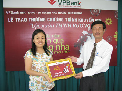 Trao giải cho 7 khách hàng trúng thưởng “Lộc Xuân thịnh vượng”