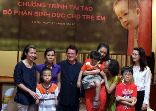 Chương trình “Tái tạo bộ phận sinh dục cho trẻ em không may”