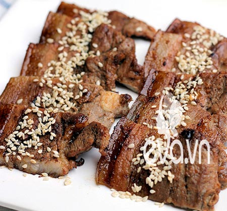 Món ăn: Thịt ba chỉ nướng xốt tương đậu đen