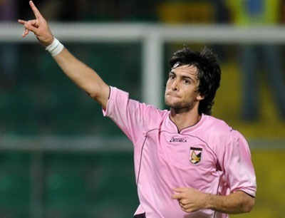 Man City “vung tiền” tân trang đội hình