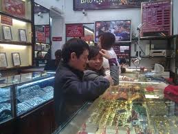 Giá vàng giảm mạnh