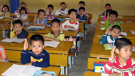 Bàn ghế học sinh phải theo tiêu chuẩn mới