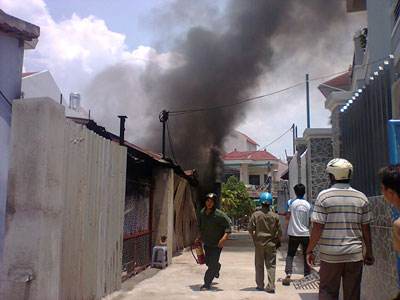 Nha Trang: Hỏa hoạn thiêu rụi một nhà kho