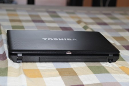 Laptop Toshiba chuyên nghe nhạc giá 7,5 triệu đồng ở Việt Nam