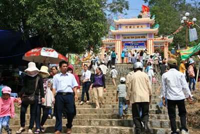 “Hàng rào” chống sự xâm hại di tích