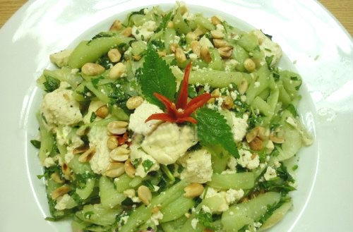 Món ăn: Nộm dọc mùng đậu phụ chua ngọt giòn mát