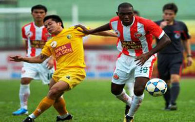 Giá "sàn" cầu thủ tăng chóng mặt